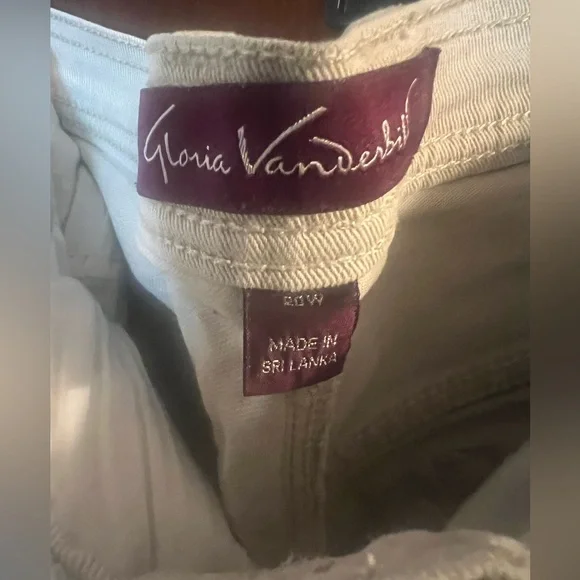 Gloria Vanderbilt light gray Trousers - Picture 2 of 3